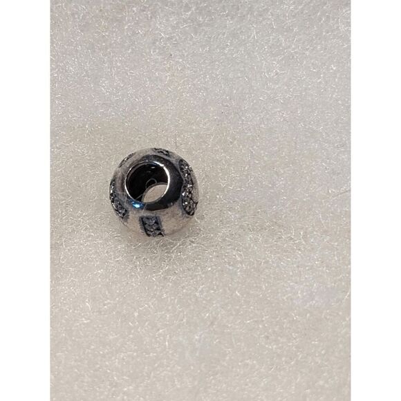 NEW Authentic Pandora Sterling Silver SURROUNDED BY LOVE Charm - Picture 4 of 4